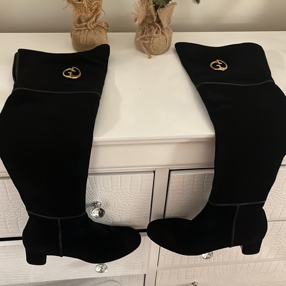 EUC Gucci black Suede Over knee boots, size 7/37. Gold hardware. - Picture 7 of 15